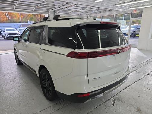 2024 Kia Carnival SX