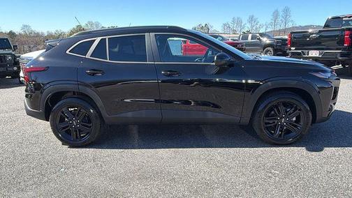 Mosaic Black Metallic 2026 Chevrolet Trax FWD ACTIV