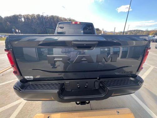 2026 RAM 2500 Tradesman Crew Cab 4x4 6'4' Box