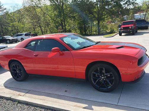 Go Mango 2022 Dodge Challenger SXT