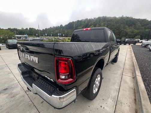2026 RAM 3500 Big Horn Crew Cab 4x4 6'4' Box