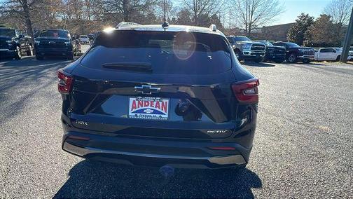 Mosaic Black Metallic 2026 Chevrolet Trax FWD ACTIV