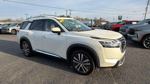 Pearl White Tricoat 2022 Nissan Pathfinder Platinum 4WD