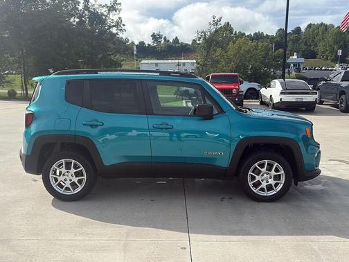 Bikini Metallic Clearcoat 2022 Jeep Renegade Latitude