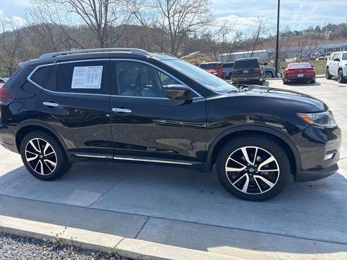 Magnetic Black Pearl 2020 Nissan Rogue SL