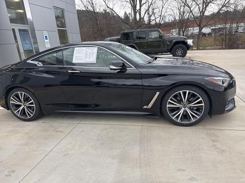 2022 INFINITI Q60 LUXE