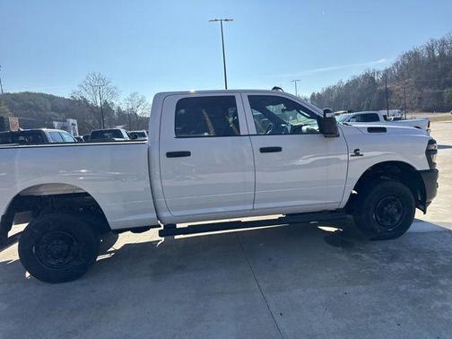2026 RAM 2500 Tradesman Crew Cab 4x4 6'4' Box