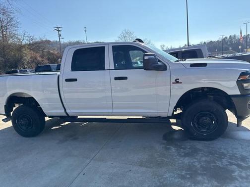 2026 RAM 2500 Tradesman Crew Cab 4x4 6'4' Box