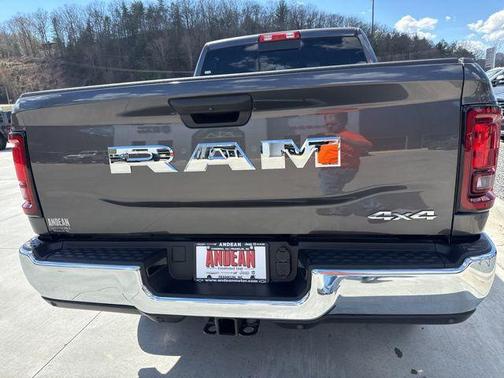 2025 RAM 2500 Tradesman Crew Cab 4x4 6'4' Box