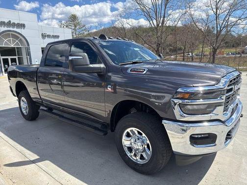 2025 RAM 2500 Tradesman Crew Cab 4x4 6'4' Box