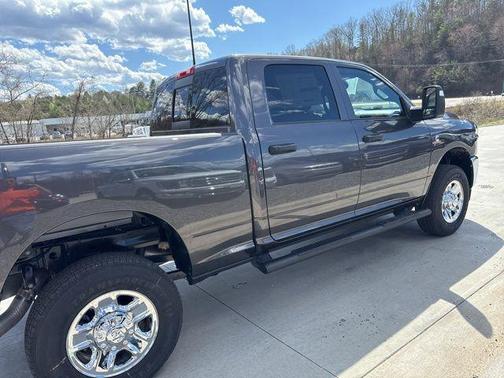 2025 RAM 2500 Tradesman Crew Cab 4x4 6'4' Box