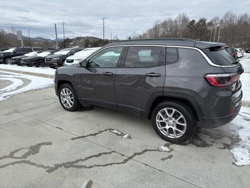 2024 Jeep Compass Latitude Lux