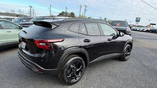 Mosaic Black Metallic 2026 Chevrolet Trax LT