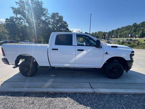2026 RAM 2500 Tradesman Crew Cab 4x4 6'4' Box