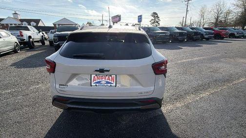 White Sands 2026 Chevrolet Trax FWD ACTIV