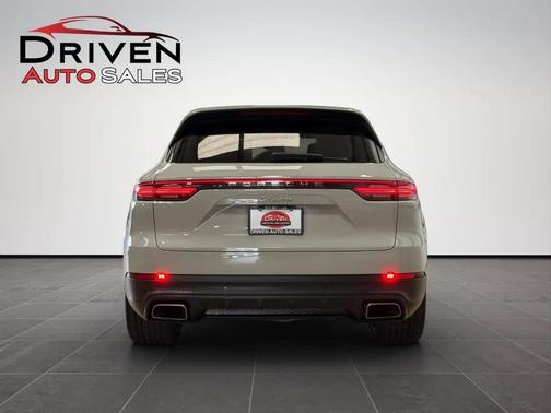 Chalk 2021 Porsche Cayenne Cayenne