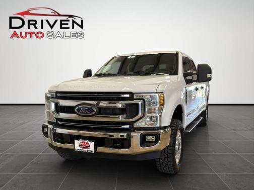 Oxford White 2022 Ford F-250 XLT Truck
