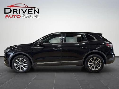 Infinite Black Metallic 2022 Lincoln Nautilus Reserve