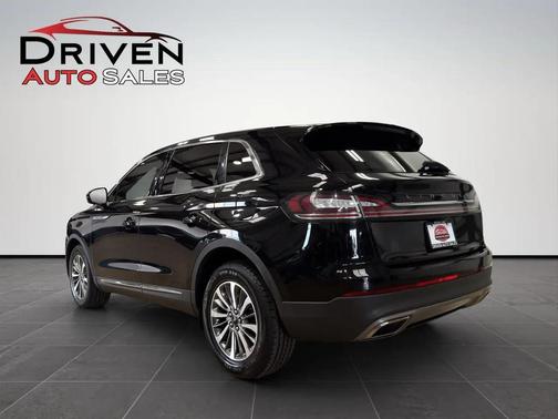 Infinite Black Metallic 2022 Lincoln Nautilus Reserve