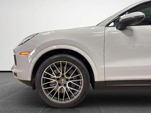 Chalk 2022 Porsche Cayenne Cayenne