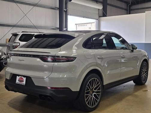 Chalk 2022 Porsche Cayenne Cayenne