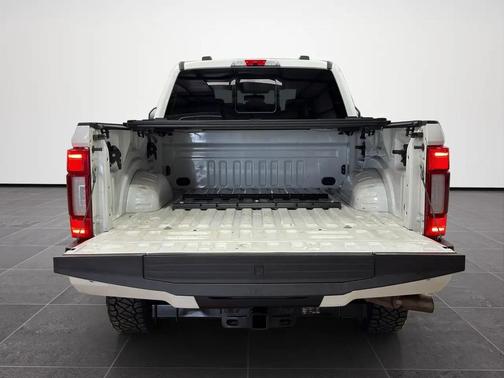 Star White Metallic Tri-Coat 2022 Ford F-250 Lariat