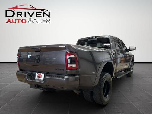 2021 RAM 3500 Laramie Crew Cab 4x4 8' Box