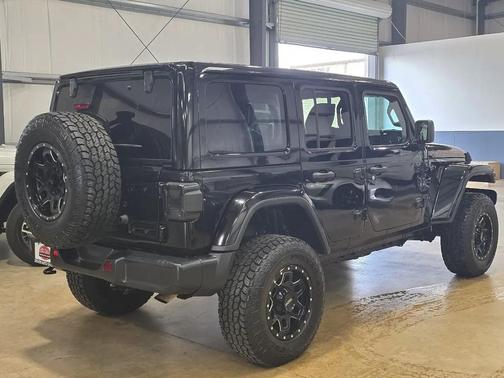 Black Clearcoat 2019 Jeep Wrangler Unlimited Sahara