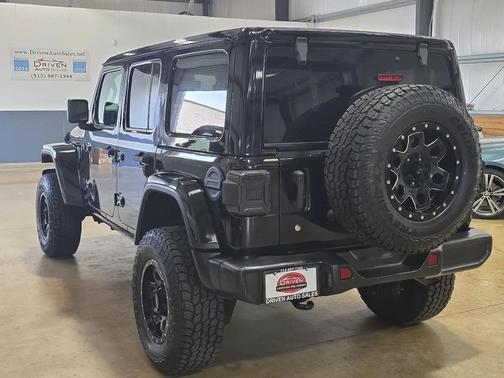 Black Clearcoat 2019 Jeep Wrangler Unlimited Sahara