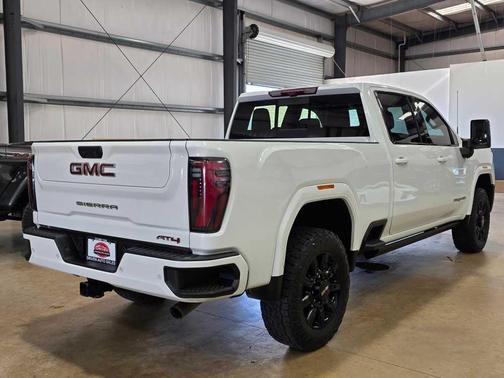 2024 GMC Sierra 2500 AT4