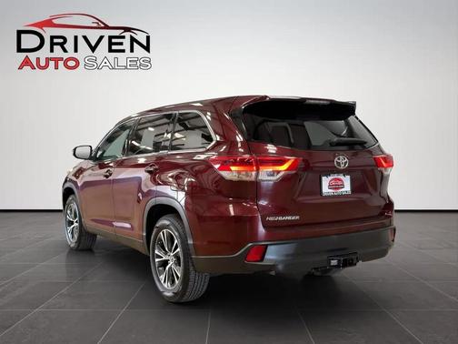 Ooh La La Rouge Mica 2019 Toyota Highlander LE