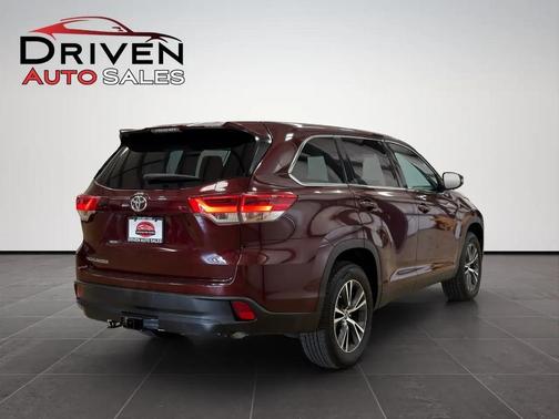 Ooh La La Rouge Mica 2019 Toyota Highlander LE