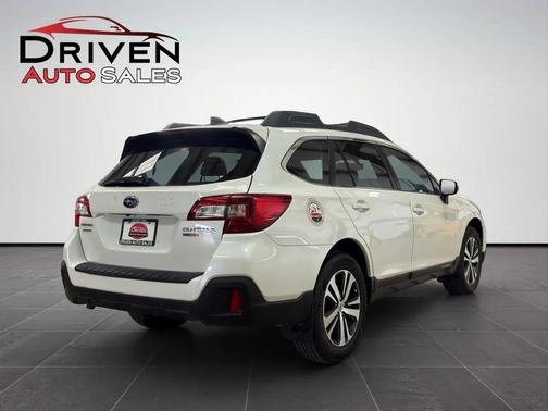 Crystal White Pearl 2018 Subaru Outback 2.5i Limited