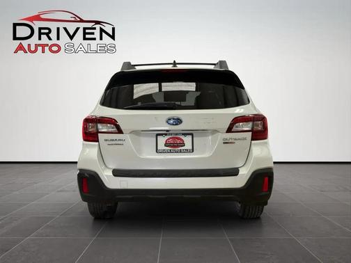 Crystal White Pearl 2018 Subaru Outback 2.5i Limited