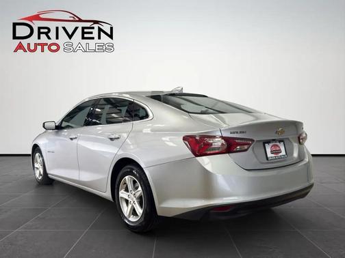Silver Ice Metallic 2022 Chevrolet Malibu FWD LT