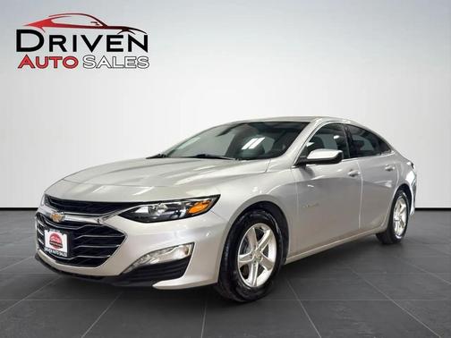 Silver Ice Metallic 2022 Chevrolet Malibu FWD LT