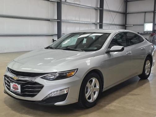 Silver Ice Metallic 2022 Chevrolet Malibu FWD LT