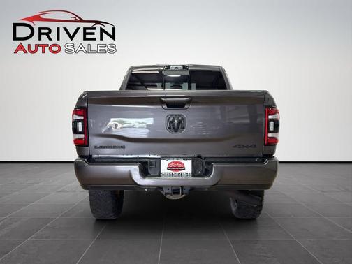 2022 RAM 2500 Laramie Crew Cab 4x4 6'4' Box
