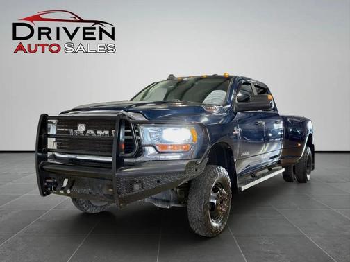 Patriot Blue Pearlcoat 2019 RAM 3500 Lone Star Crew Cab 4x4 8' Box