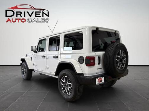 Bright White Clearcoat 2025 Jeep Wrangler 4-Door Sahara 4x4