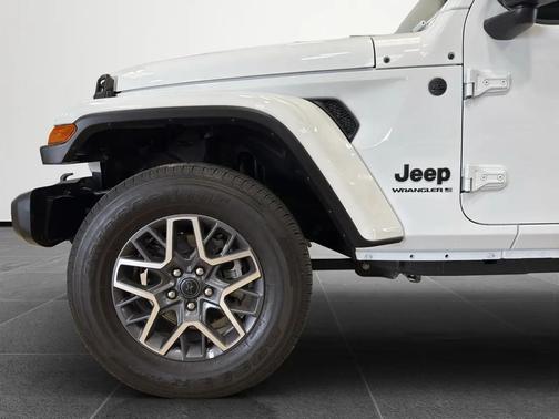 Bright White Clearcoat 2025 Jeep Wrangler 4-Door Sahara 4x4