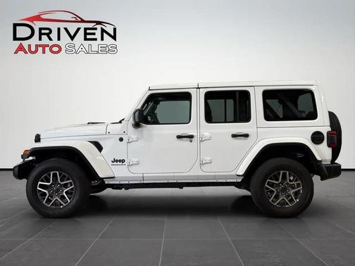 Bright White Clearcoat 2025 Jeep Wrangler 4-Door Sahara 4x4 SUV