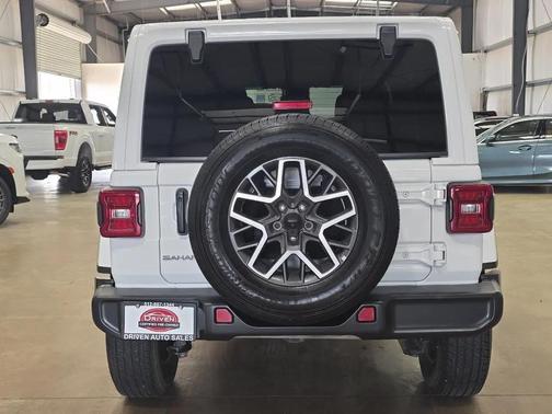 Bright White Clearcoat 2025 Jeep Wrangler 4-Door Sahara 4x4