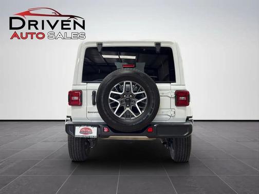 Bright White Clearcoat 2025 Jeep Wrangler 4-Door Sahara 4x4