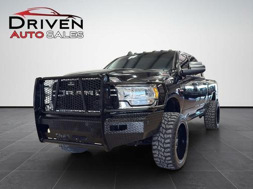 2020 RAM 2500 Tradesman Crew Cab 4x4 6'4' Box