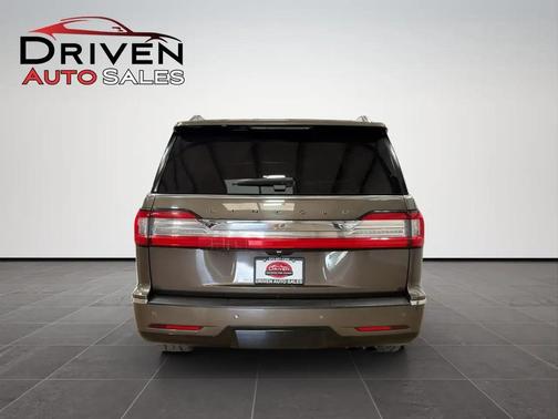 Chroma Molten Gold Metallic 2019 Lincoln Navigator Black Label
