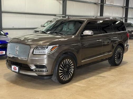 Chroma Molten Gold Metallic 2019 Lincoln Navigator Black Label