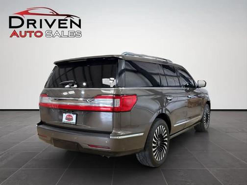 Chroma Molten Gold Metallic 2019 Lincoln Navigator Black Label