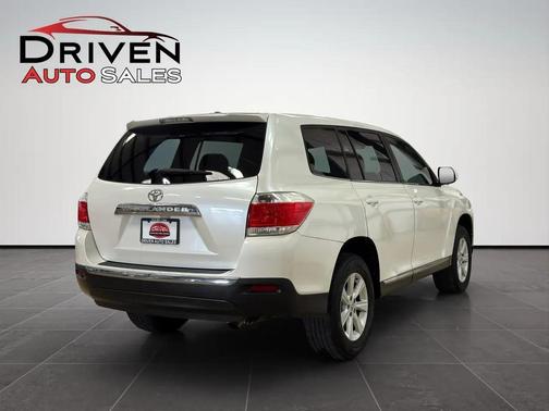 Blizzard Pearl 2011 Toyota Highlander SE
