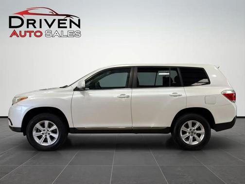 Blizzard Pearl 2011 Toyota Highlander SE SUV
